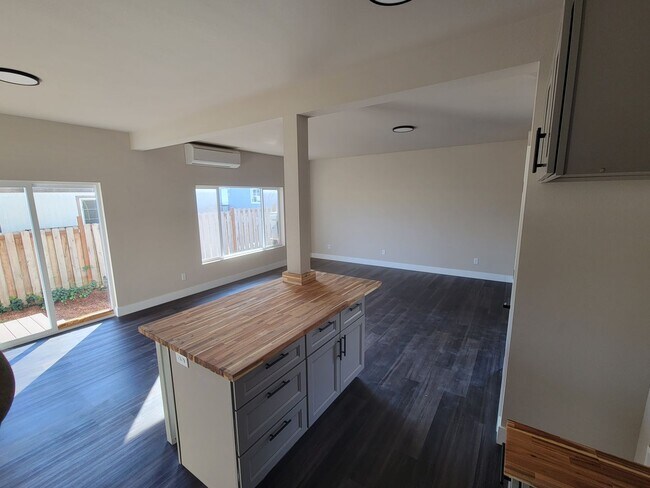 Foto del edificio - Modern 3 bedroom townhouse