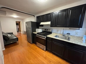 Building Photo - 72 Somers St