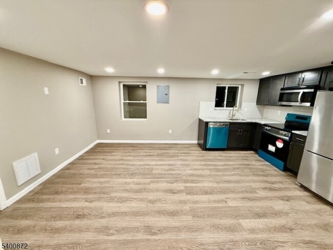 Foto del edificio - 264 Girard Ave