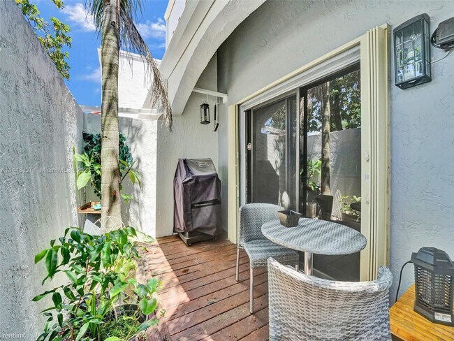 Building Photo - 2 br, 2.5 bath House - Mariner Village