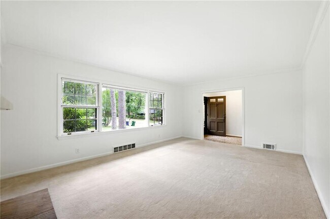 Foto del edificio - 2321 Tanglewood Rd