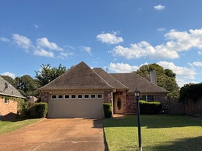 Building Photo - 10061 Woodland Pine Cove E