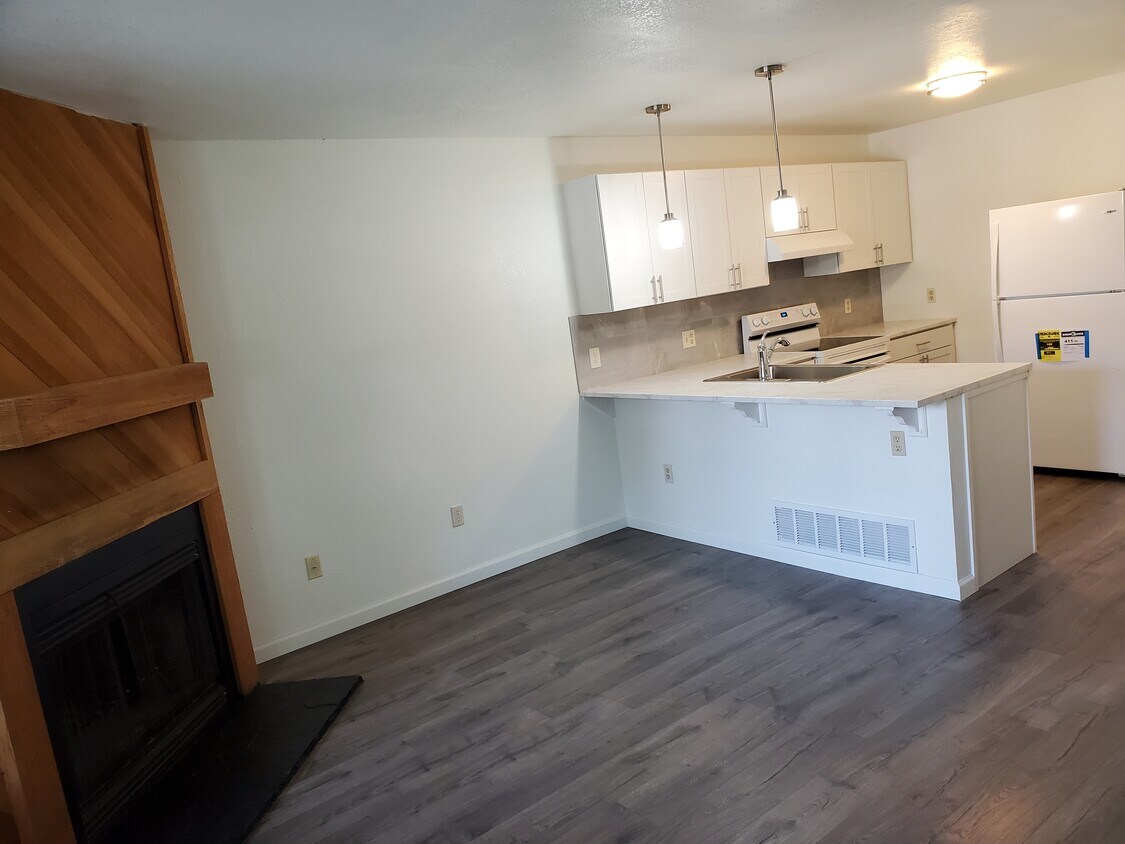 9612 W Chatfield Ave Unit F, Littleton, CO 80128 Condo for Rent in