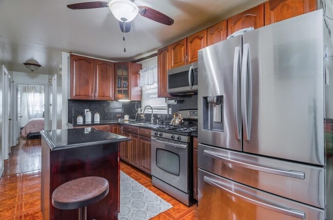 Building Photo - 310 Cator Ave