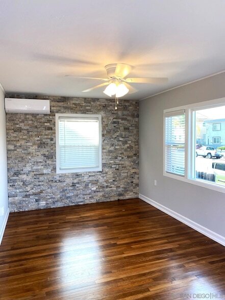 Foto del edificio - 1214 Robinson Ave