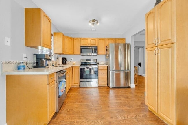 Foto del edificio - 1499 Yellowthroat St