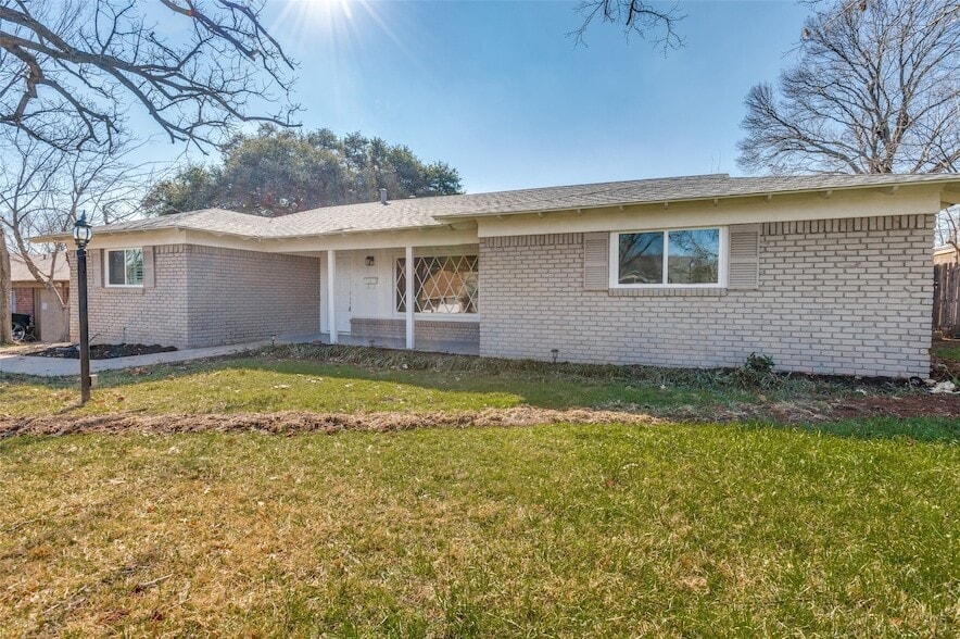 Photo - 4820 Briarwood Lane Unit