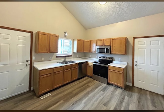 Building Photo - 10050 Shoshone Way