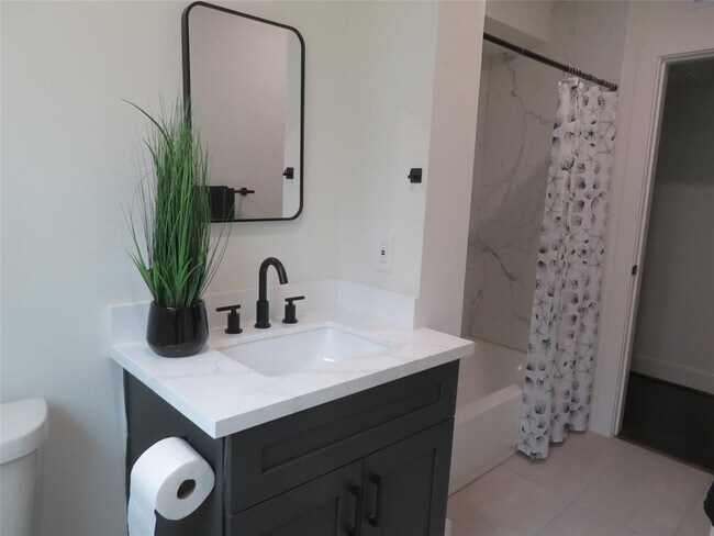 Building Photo - 4915 Jackson St