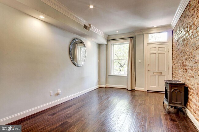 Foto del edificio - 3040 R St NW