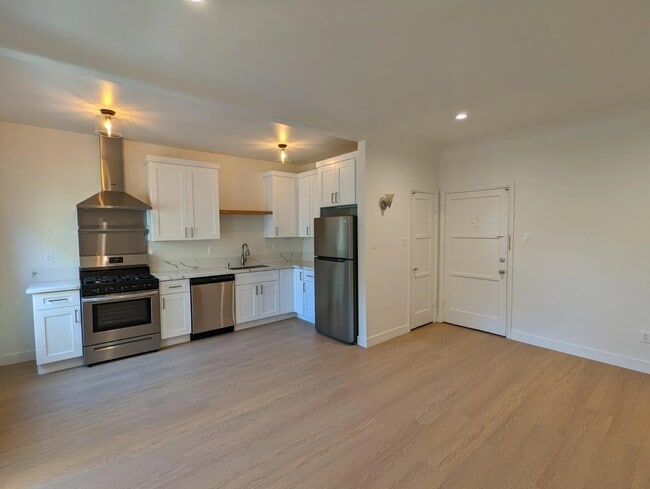 Building Photo - 559 Normandie Ave