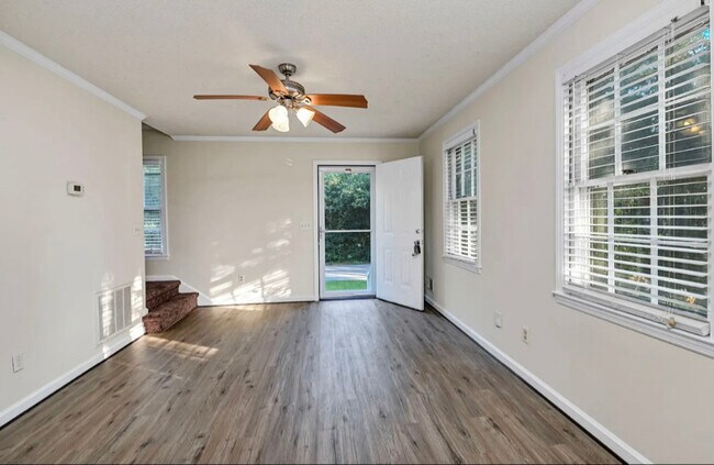 Foto del edificio - 1808 Lowder Dr