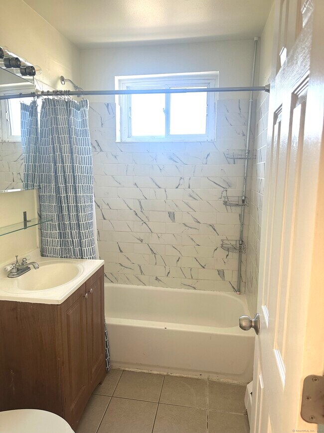 Foto del edificio - 4 Van Zant St