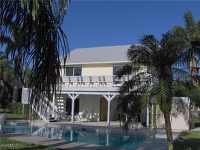 Building Photo - 140 Estrellita Dr