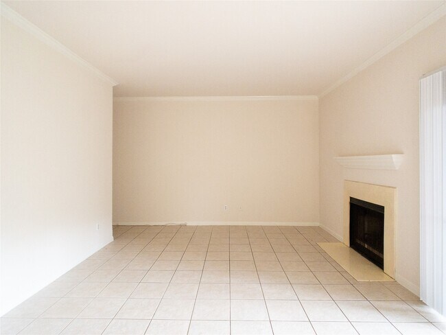 Foto del edificio - 6500 Harbor Town Dr