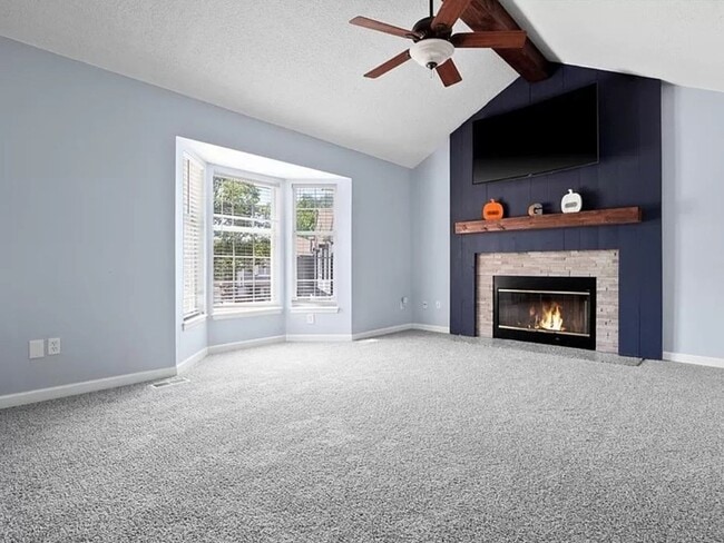 Building Photo - 2005 NE Avanti Dr