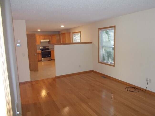 Building Photo - Spacious 3 Bed 1 Bath House