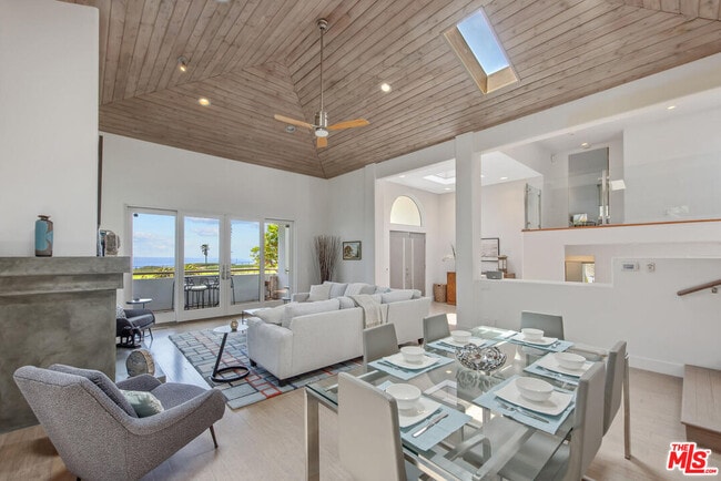 Building Photo - 1312 Shoreline Dr