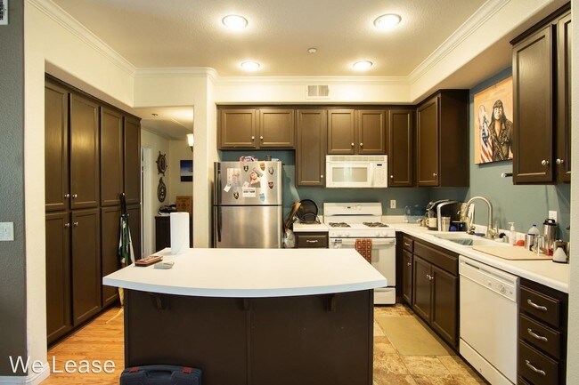 Building Photo - 2 br, 2 bath House - 3267 Dehesa Rd Unit 67