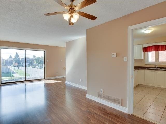 Building Photo - 47 Deerpark Cres
