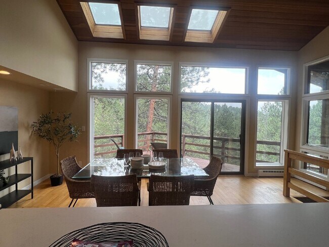 Building Photo - Beautiful Home in Genesee!