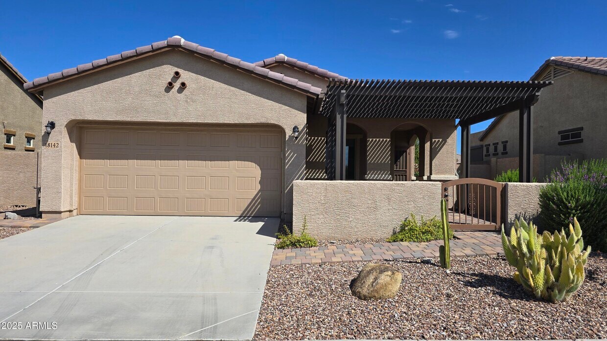 Foto principal - 18142 W Fairview St