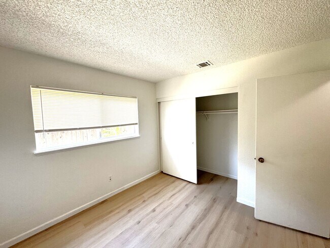 Foto del edificio - Charming 3-Bed, 2-Bath Home for Rent in San Bernardino, Close to CSUSB, Small Pets Welcome