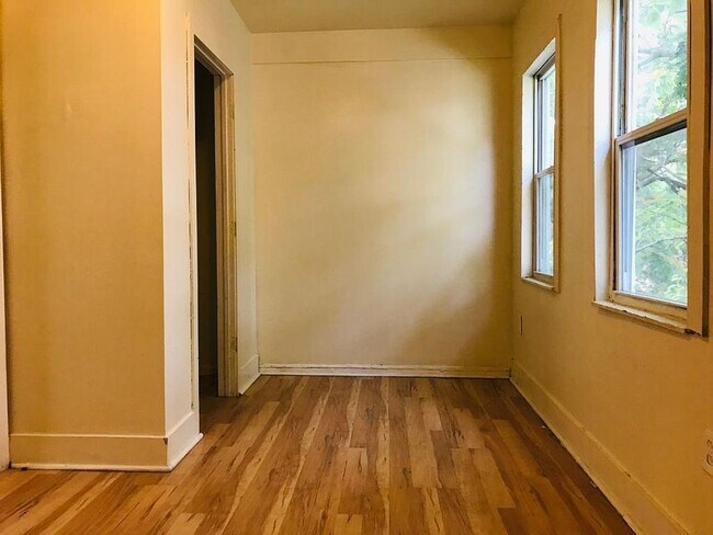 Foto del edificio - 2338 N Park Ave