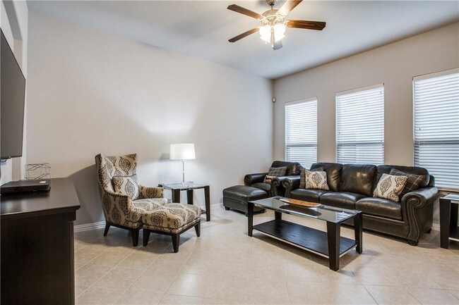 Foto del edificio - 747 Emily Ln