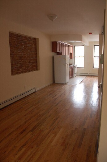 Primary Photo - 2br-850sq ft-Clinton Hill