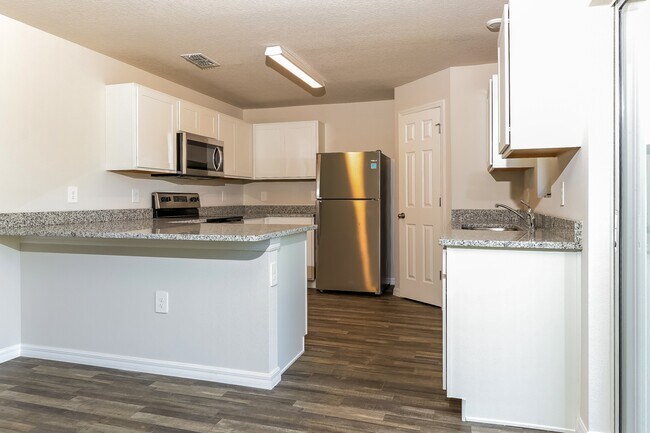 Foto del edificio - 1831 SE Airoso Blvd