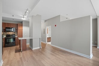 Building Photo - 12 E Lake St
