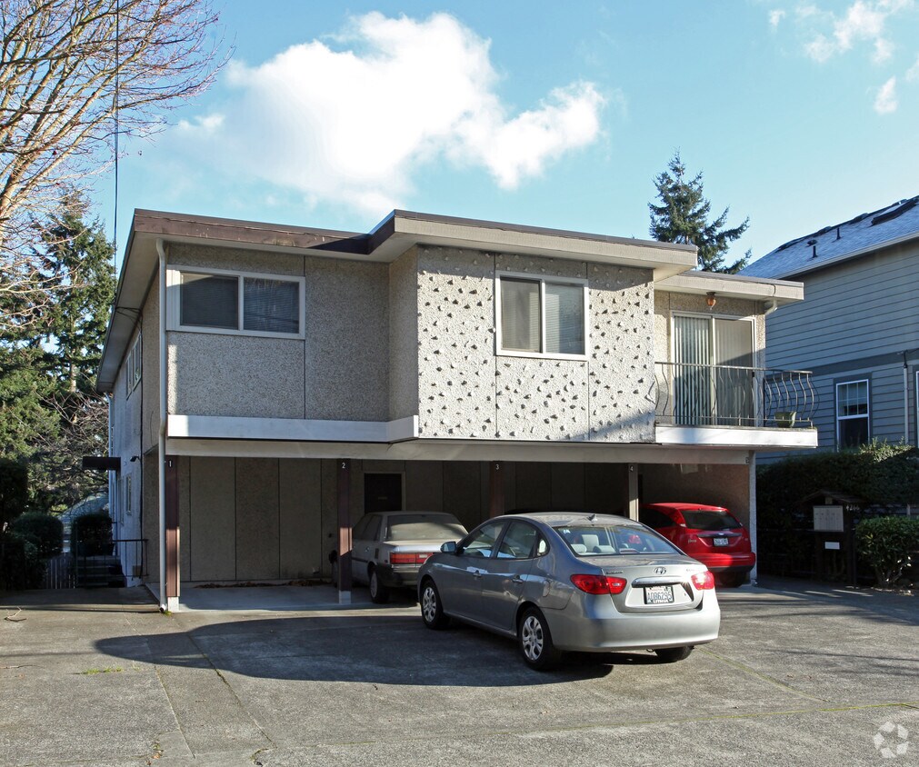 Primary Photo - La Sienna Apartments