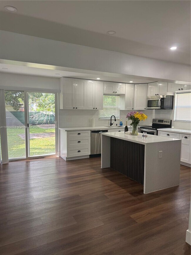 Foto del edificio - 5636 NW 4th Ave