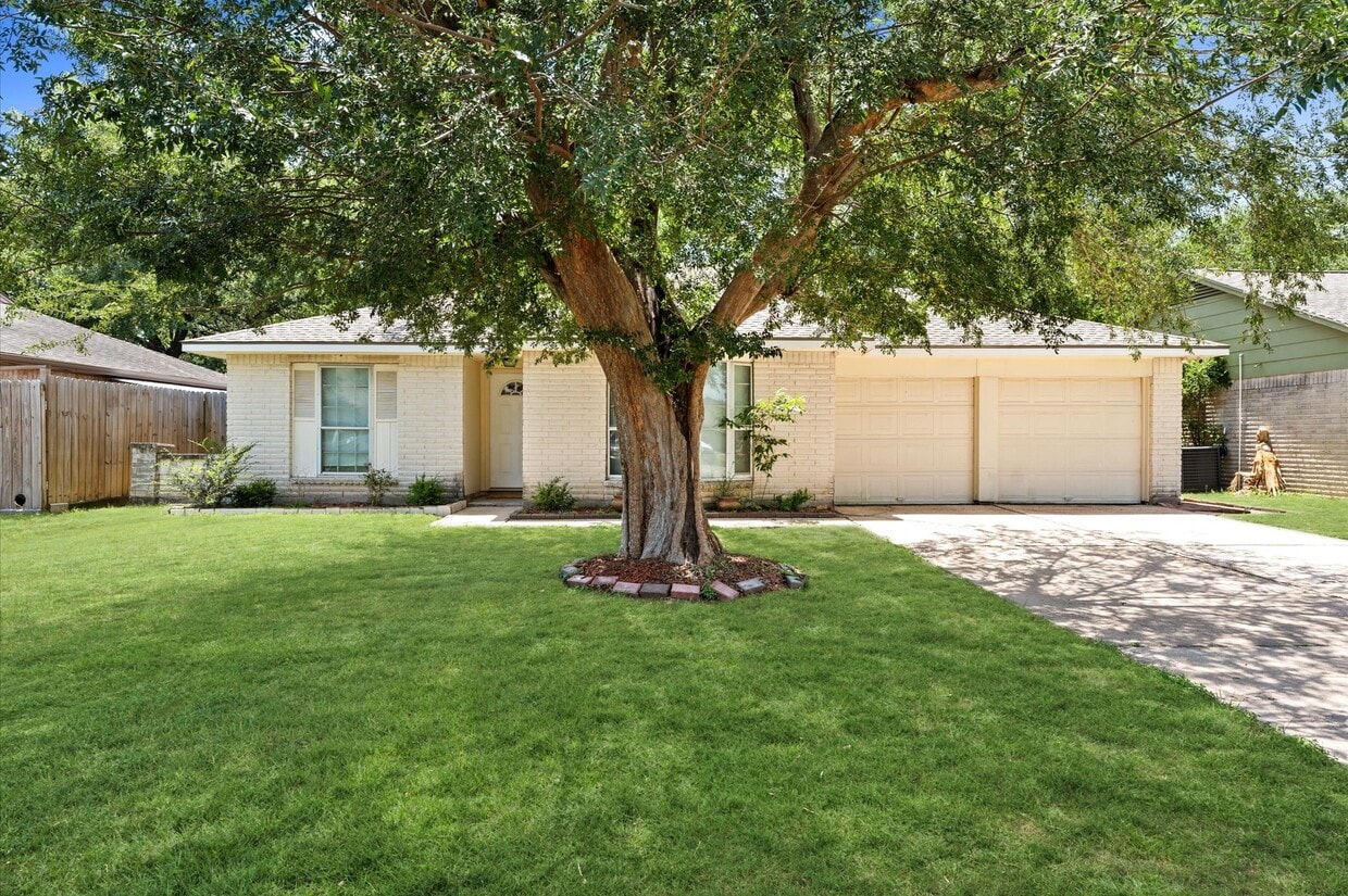Foto principal - 10815 Montverde Ln