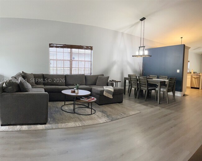 Foto del edificio - 6384 Lansdowne Cir