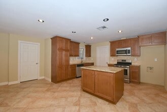 Building Photo - 10402 Chatterton Dr