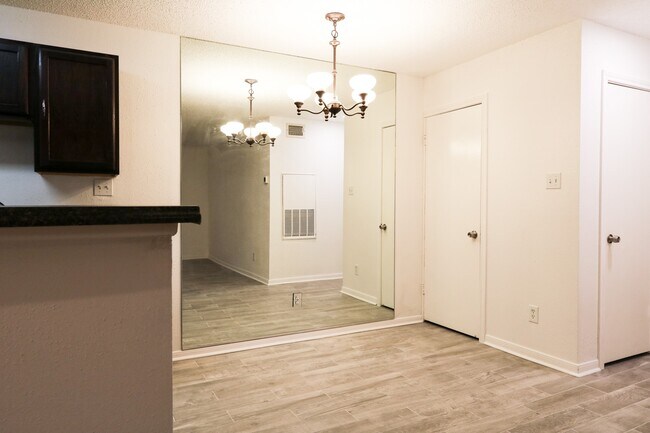 Foto del edificio - 2750 Holly Hall St