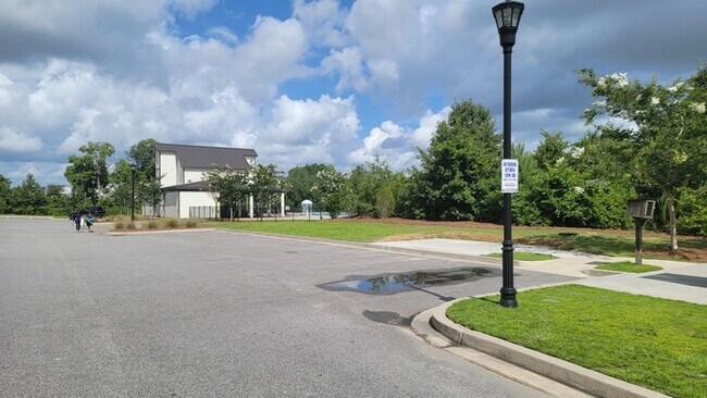 Foto del edificio - 426 Eclipse Ln