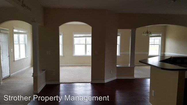 Building Photo - 460 Highgrove Dr