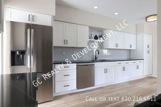 Foto del edificio - 1076 S Parkside Dr
