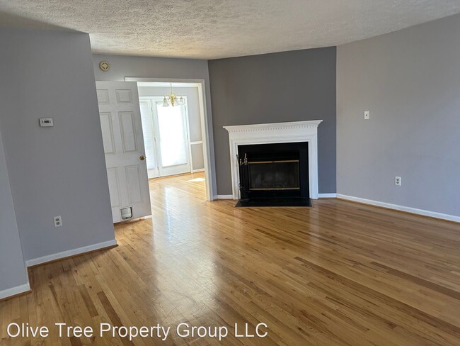 Building Photo - 3 br, 3.5 bath House - 323 Tudor Drive