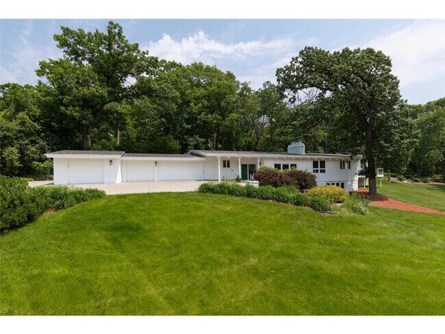 Building Photo - 1345 Fairlawn Way