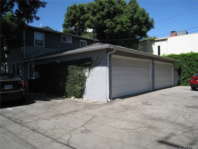 Foto del edificio - 13579 Moorpark St