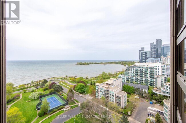 Photo du bâtiment - 2045-2045 Lake Shore Blvd W