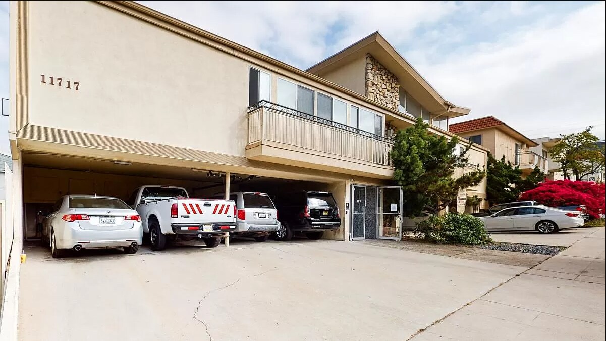 Foto principal - 11717 Darlington Ave