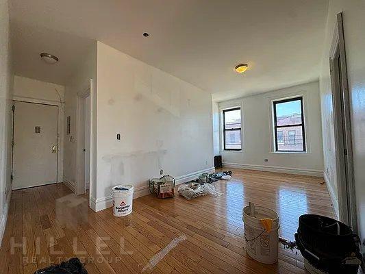 Building Photo - 3 bedroom in ASTORIA NY 11105