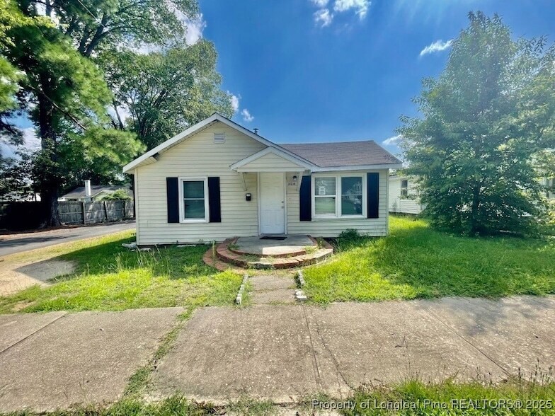 Primary Photo - 304 E Pearsall St