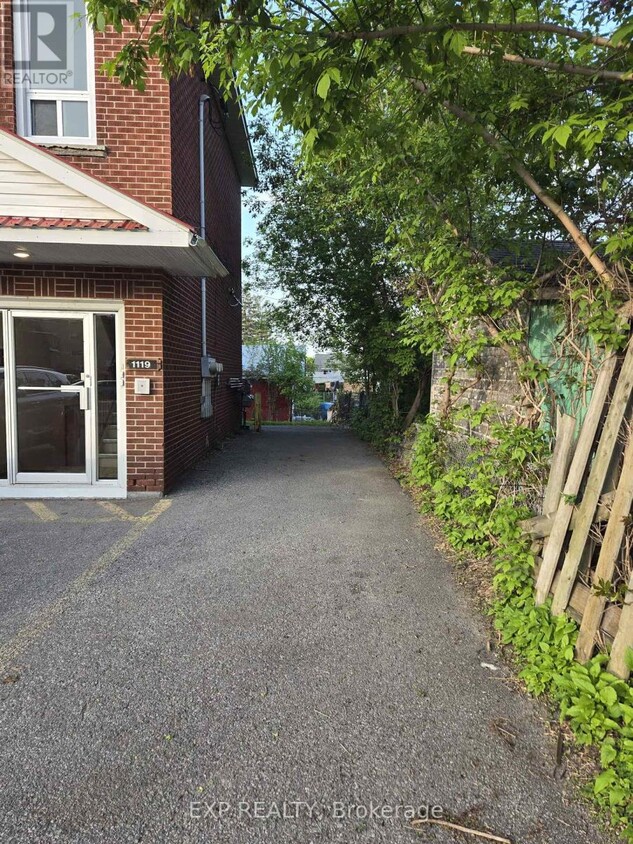 Primary Photo - 1119 Merivale Rd