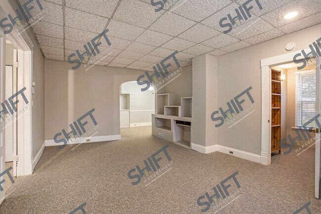 Building Photo - 931 Emerald - updated 3 bedroom